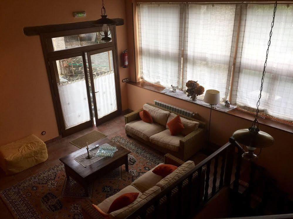 Os Tres Teixos Hotel Adelán Екстериор снимка