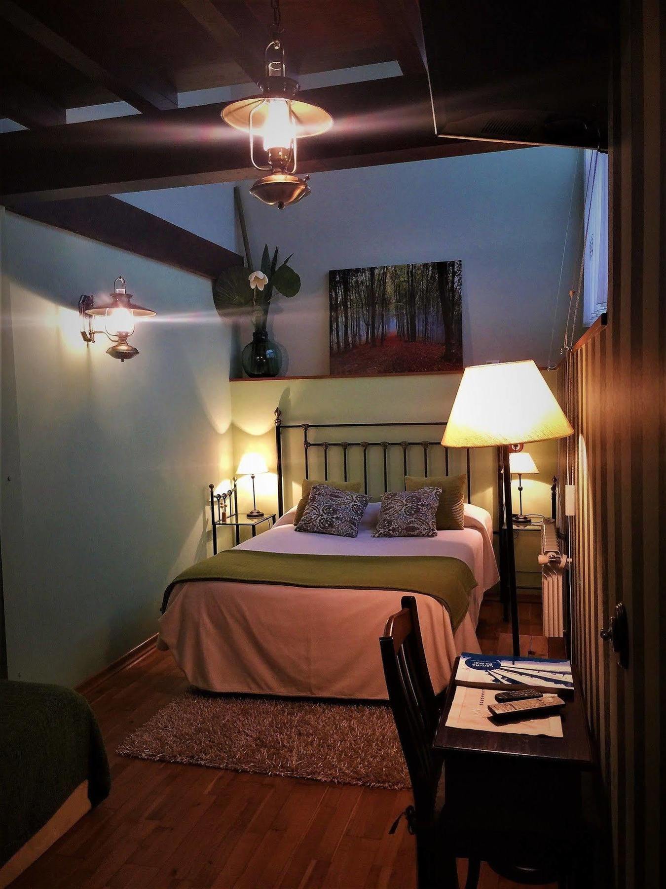 Os Tres Teixos Hotel Adelán Екстериор снимка