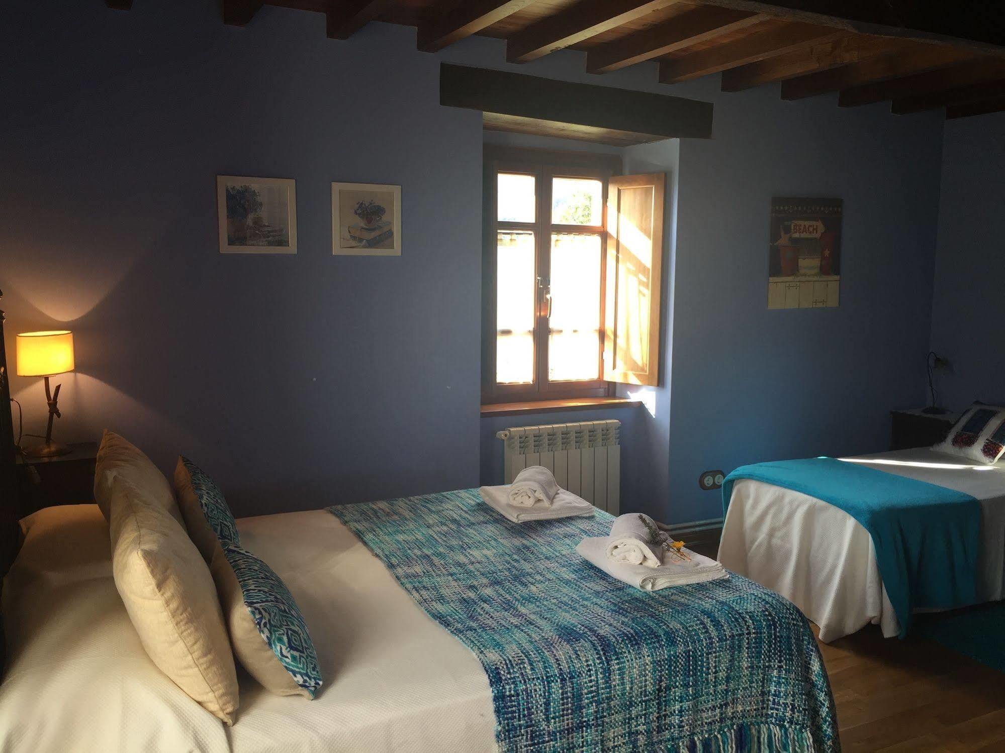 Os Tres Teixos Hotel Adelán Екстериор снимка
