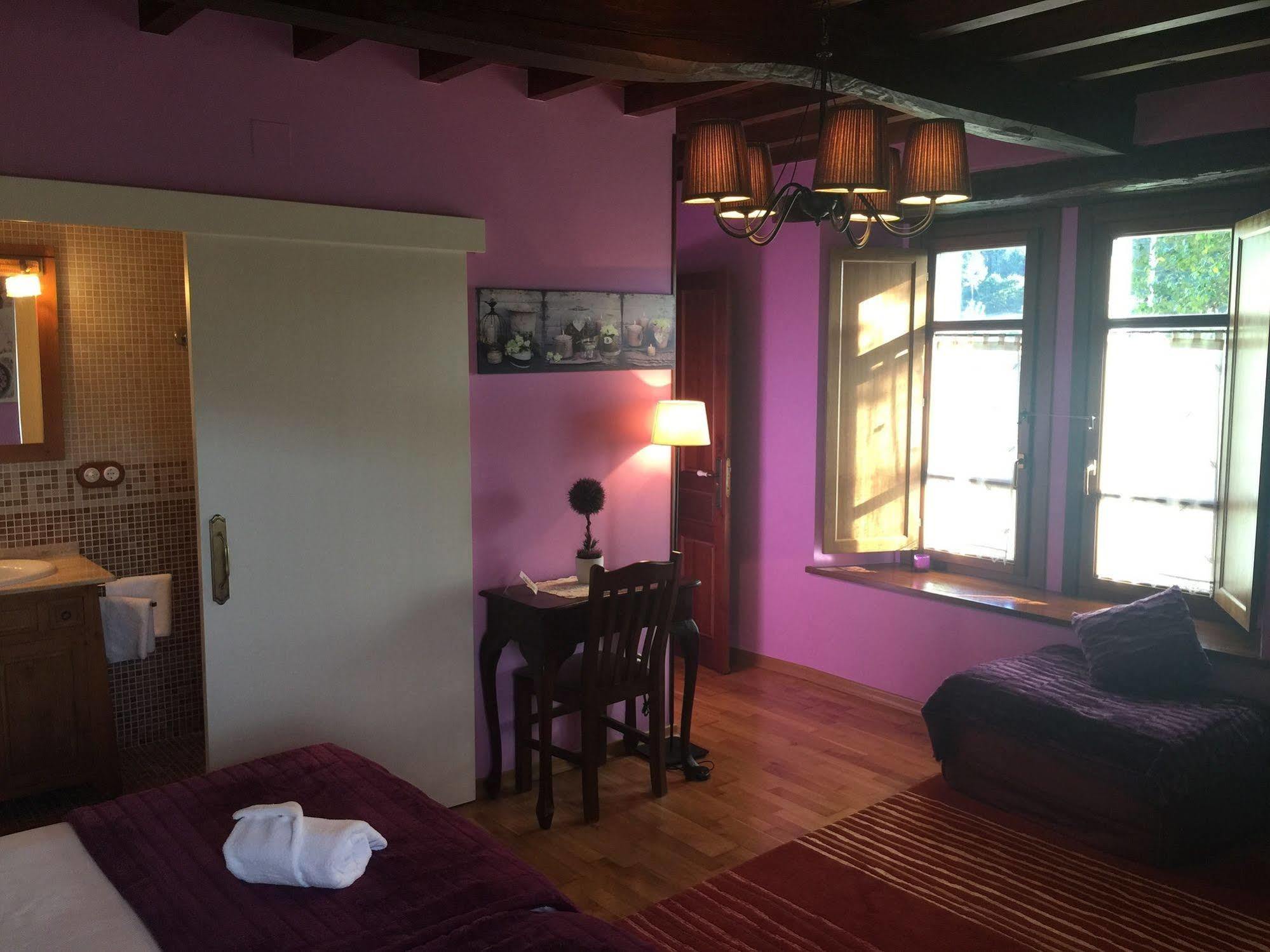Os Tres Teixos Hotel Adelán Екстериор снимка